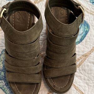 Tory Burch Designer Suede Olive Sandals Size 5